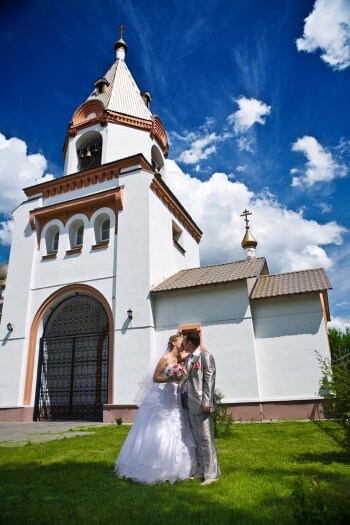 Beim Traugespräch wird alles rund um die Trauung in der Kirche besprochen