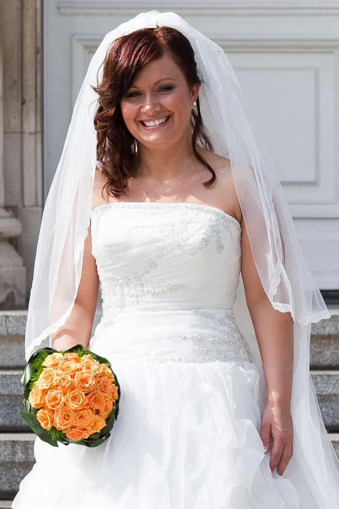Brautfrisuren mit schleier und diadem halboffen