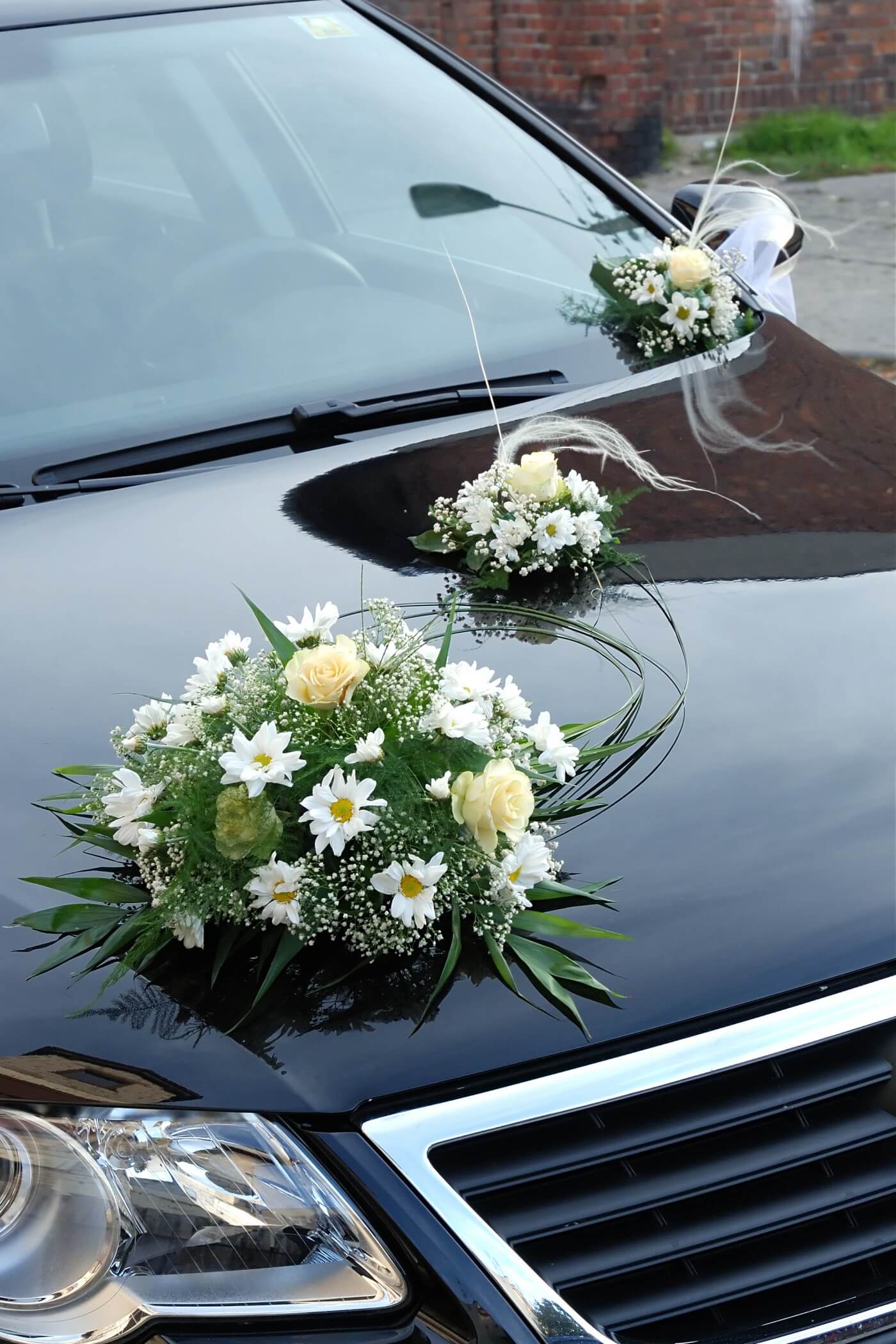 Hochzeitsauto Blumenschmuck