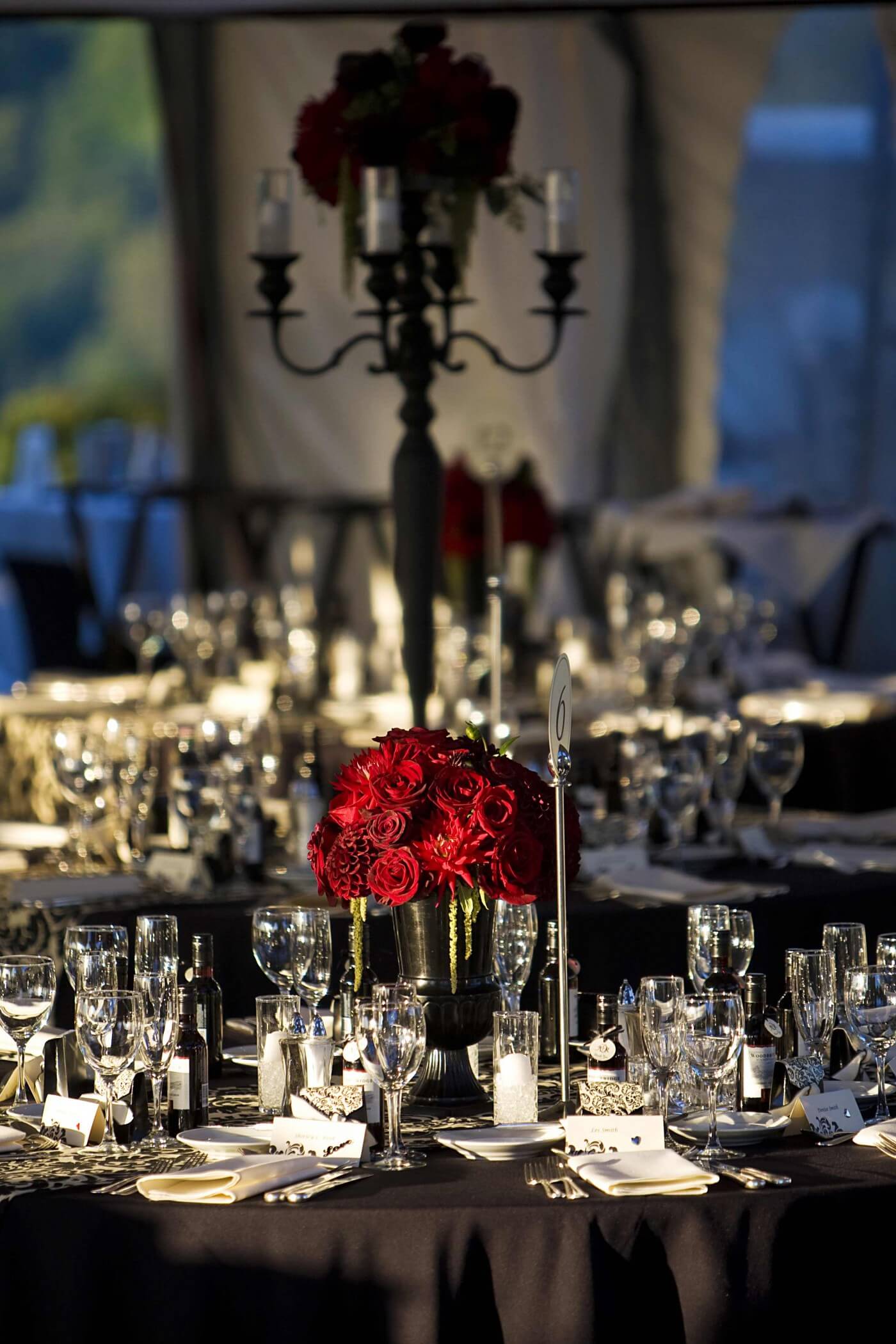 Hochzeitstischdeko rote Rosen