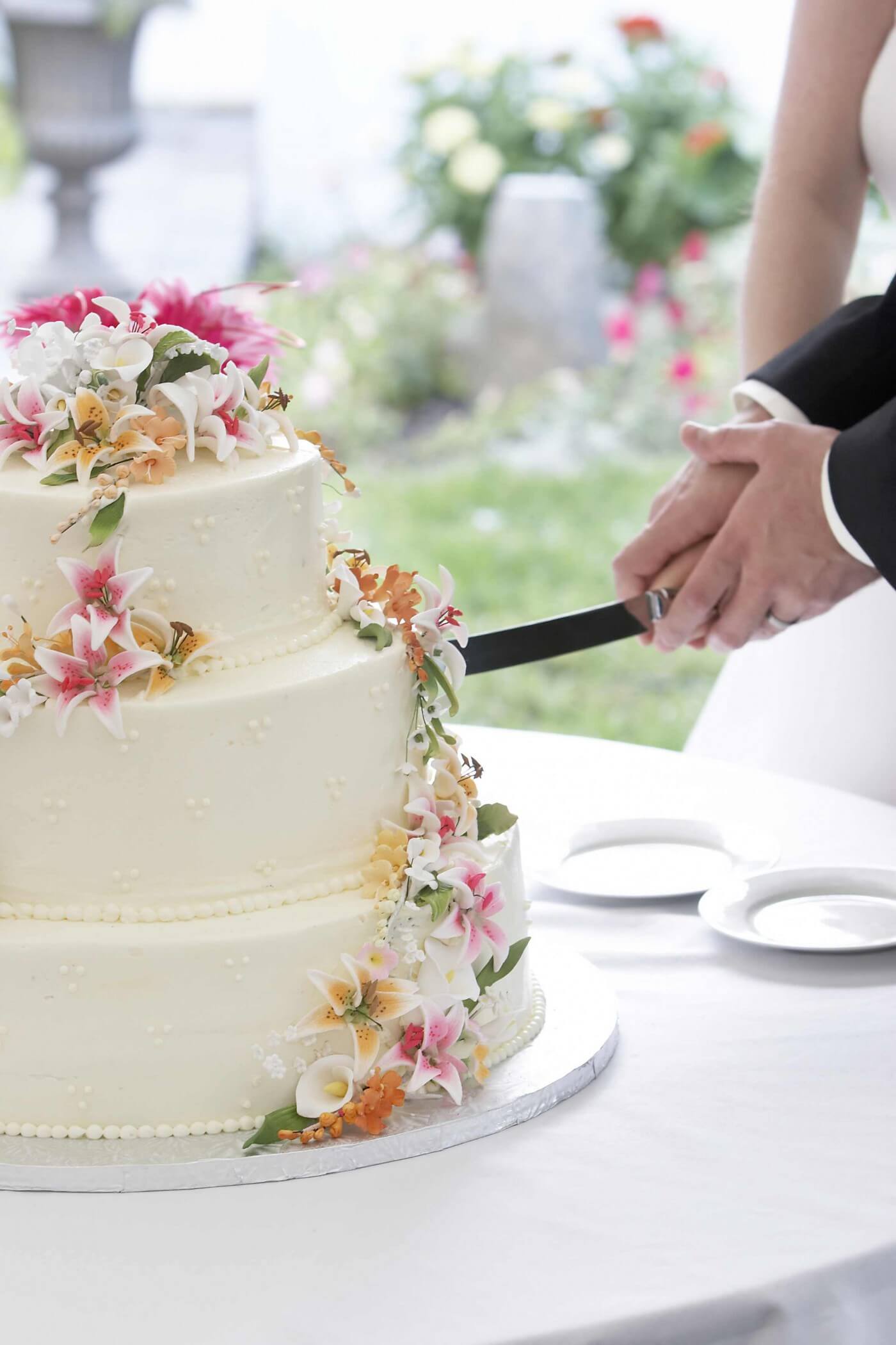 Hochzeitstorte Blumenranke