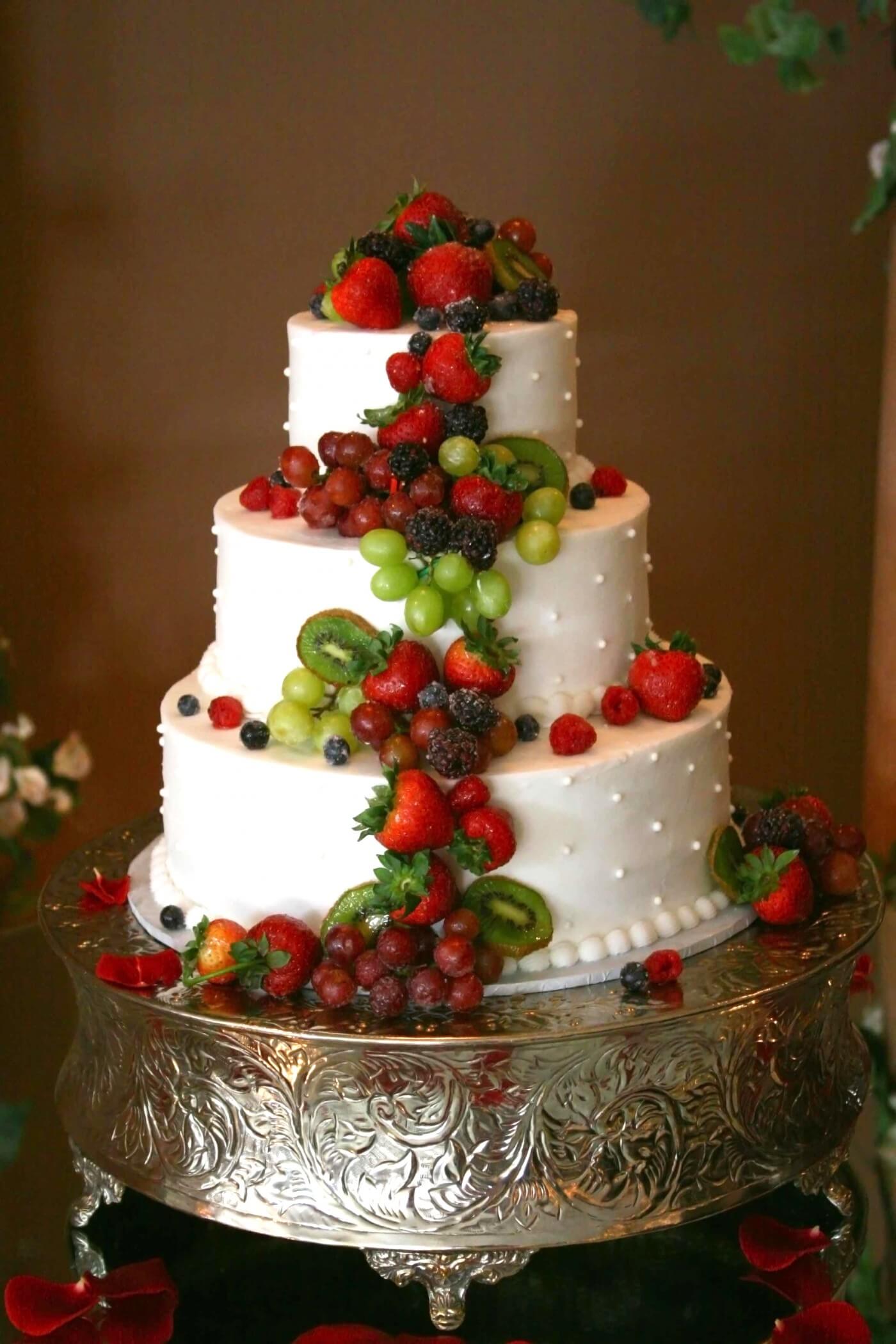 Hochzeitstorte mit Früchten
