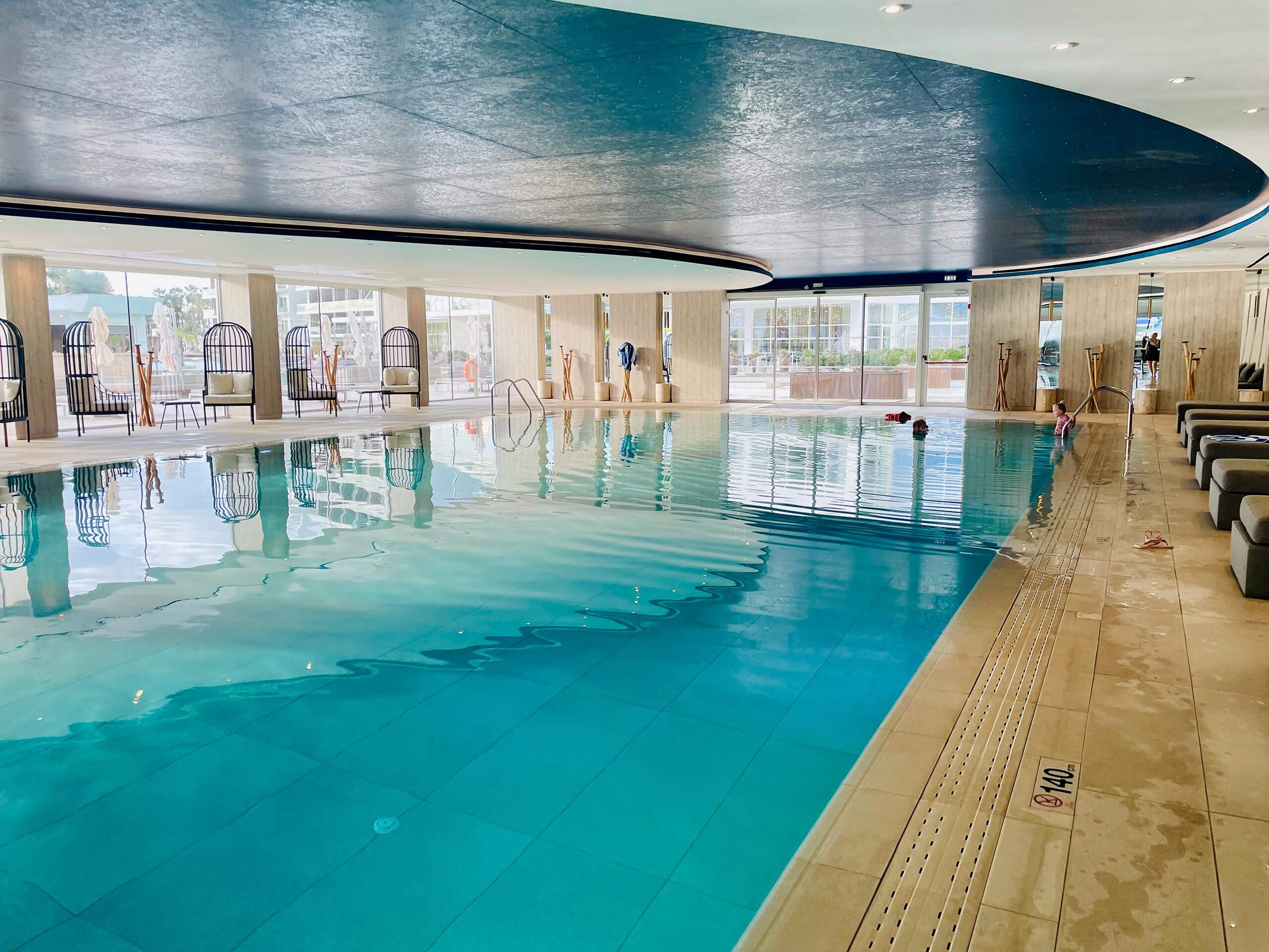 Zypern Hotel Innenpool Schwimmbad