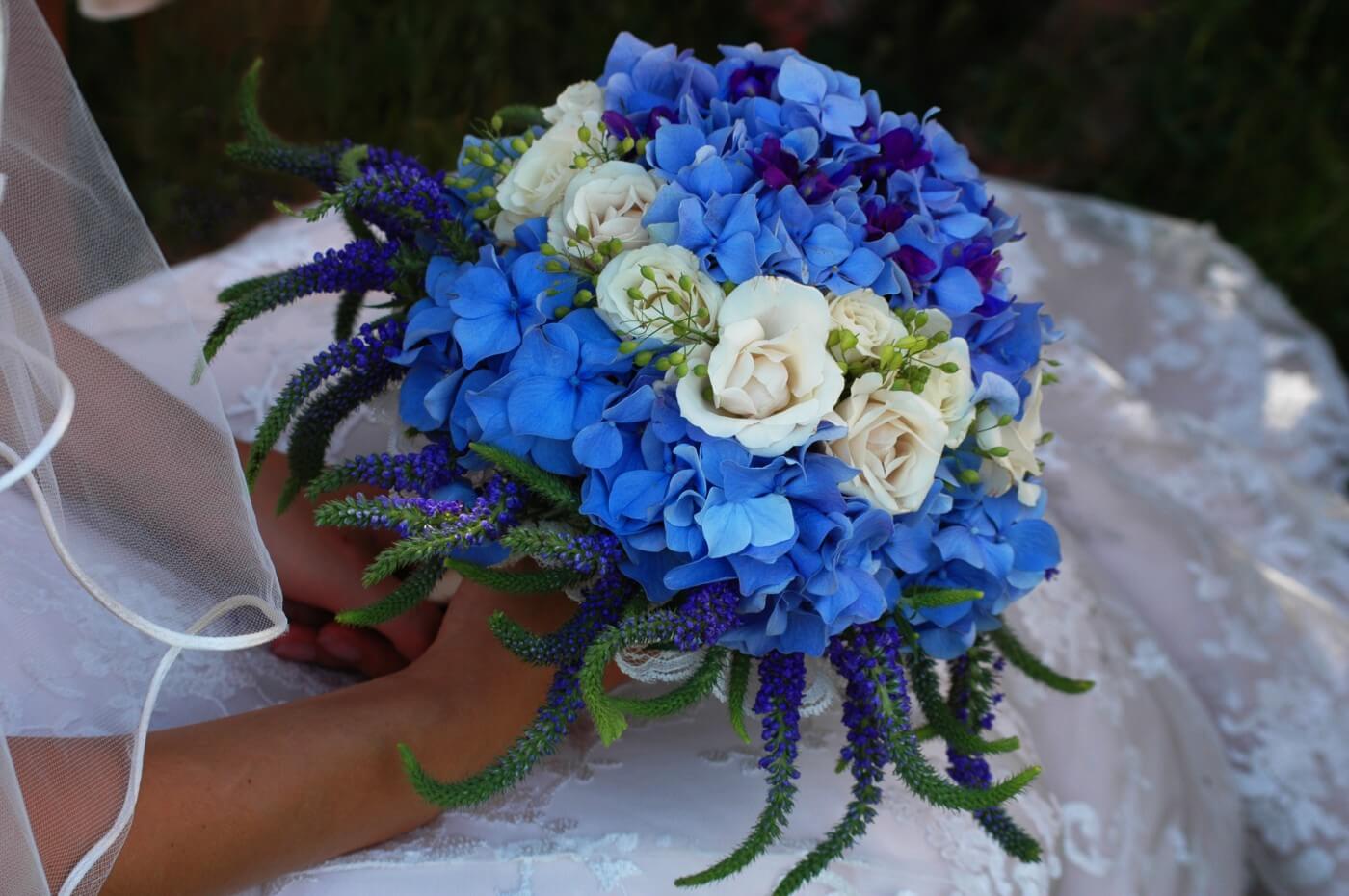 Brautstrauß Rosen blau