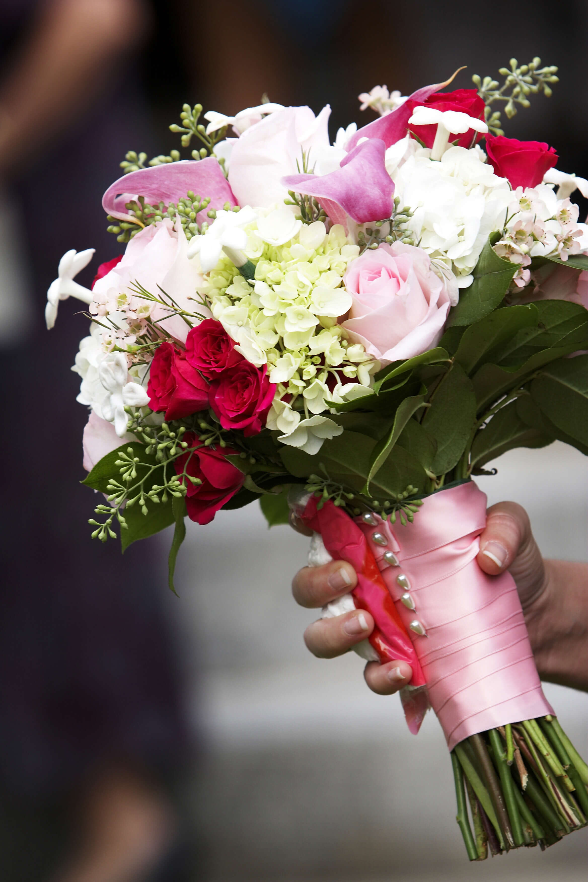 Brautstrauß in weiß-pink - Bildergalerie Hochzeitsportal24