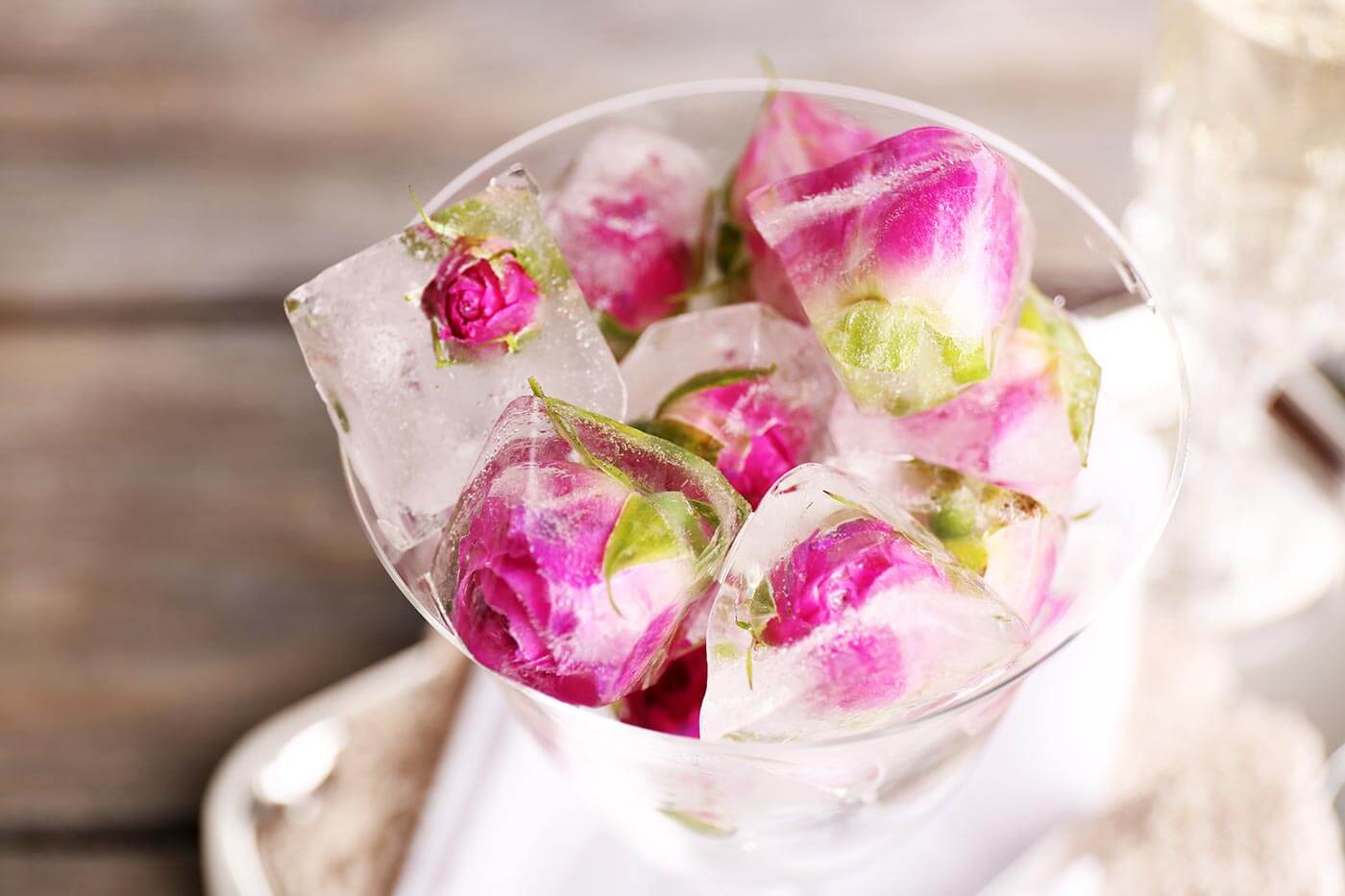 Eiswürfel mit Rosen