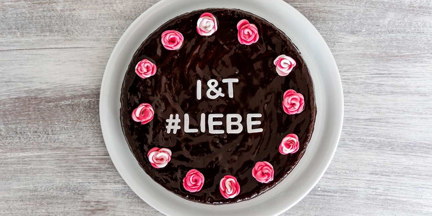 DIY Fondant Rosen & Buchstaben SchrittfürSchritt Anleitung DIY Fondant Rosen & Buchstaben SchrittfürSchritt Anleitung