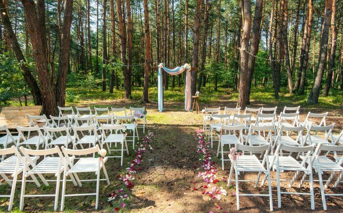 Waldhochzeit Tipps, Ideen & Beispiele für eure Hochzeit im Wald