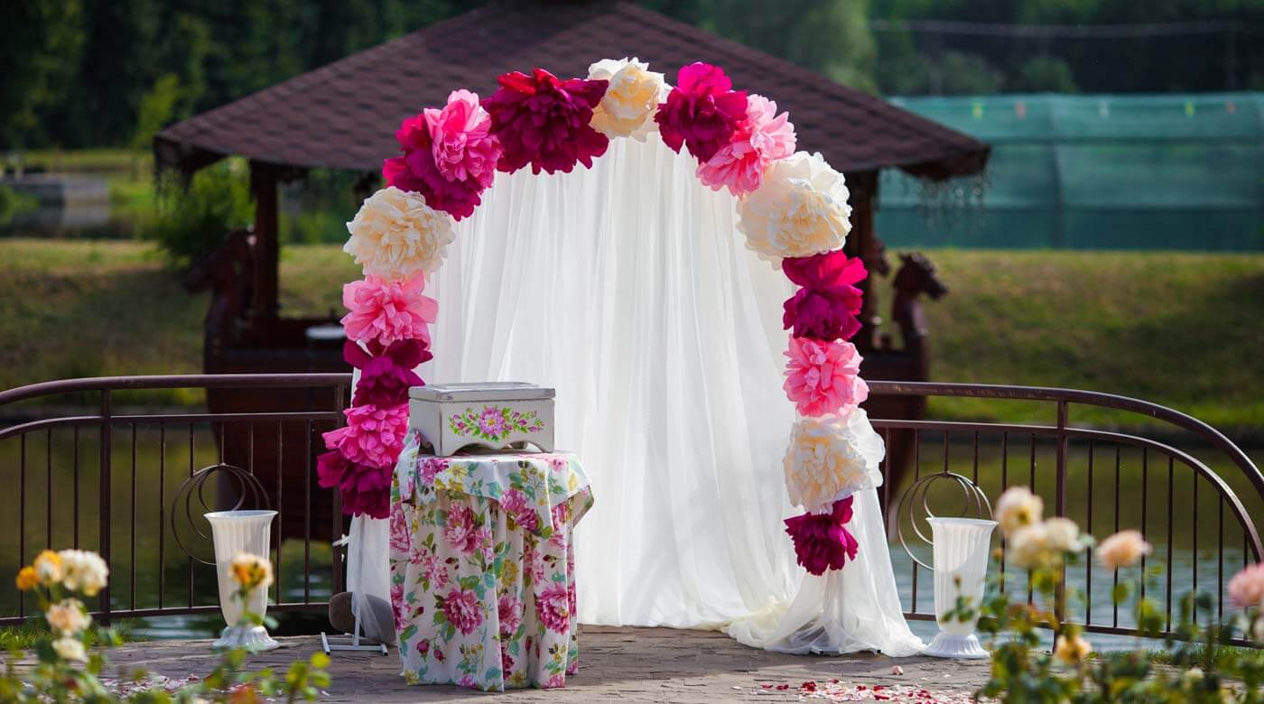 Blumenbogen Hochzeit