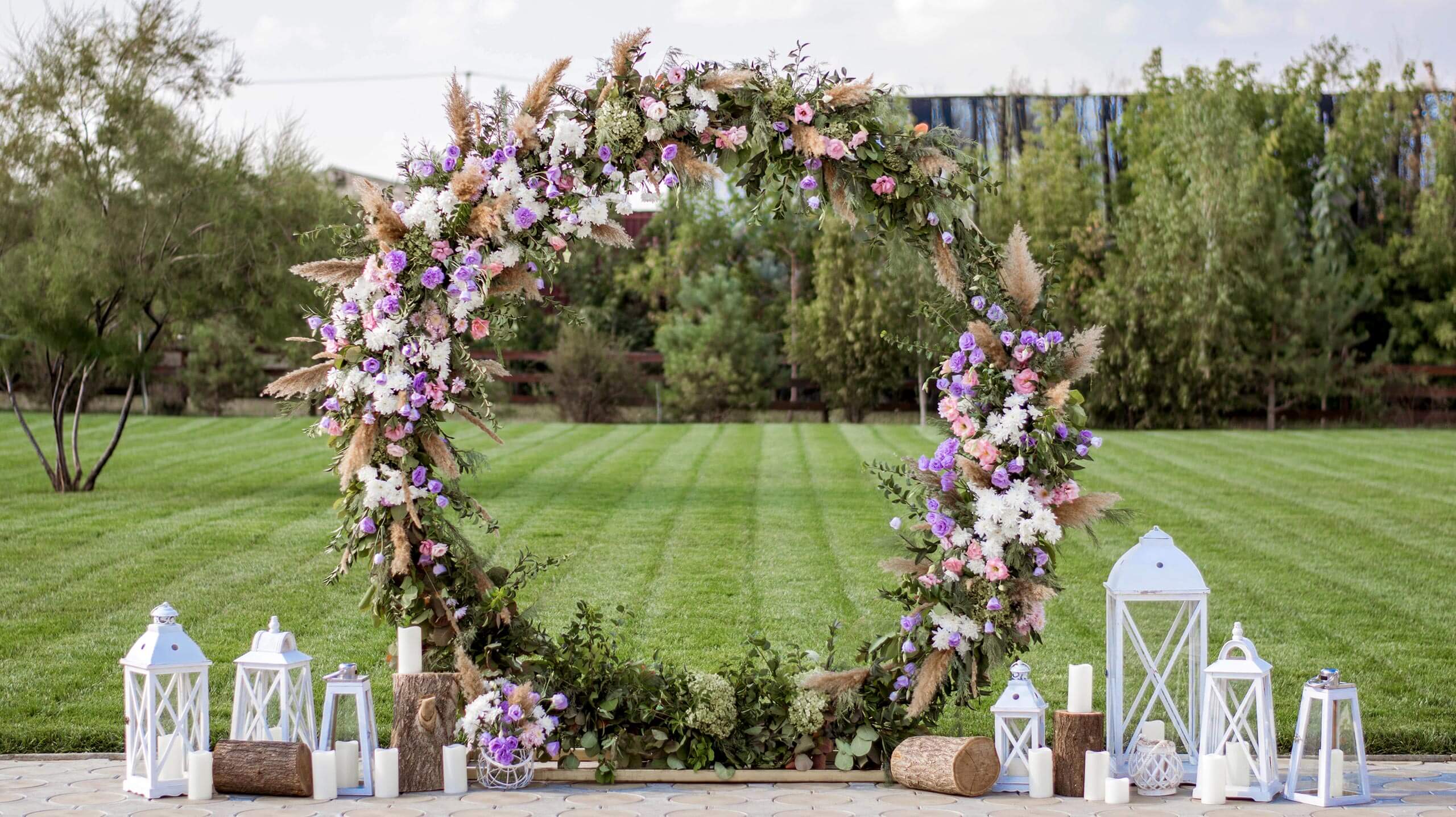 Hochzeit zu Hause im Garten