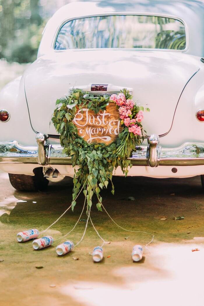 Hochzeit: Dosen am Auto