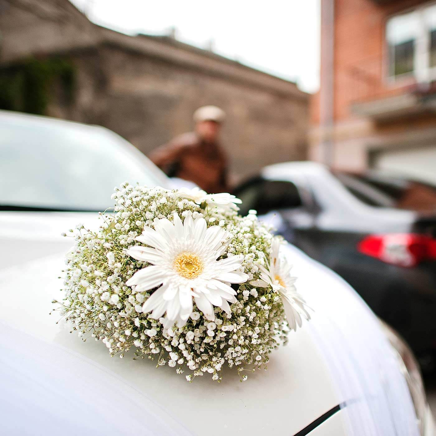 Schmuck für das Hochzeitsauto