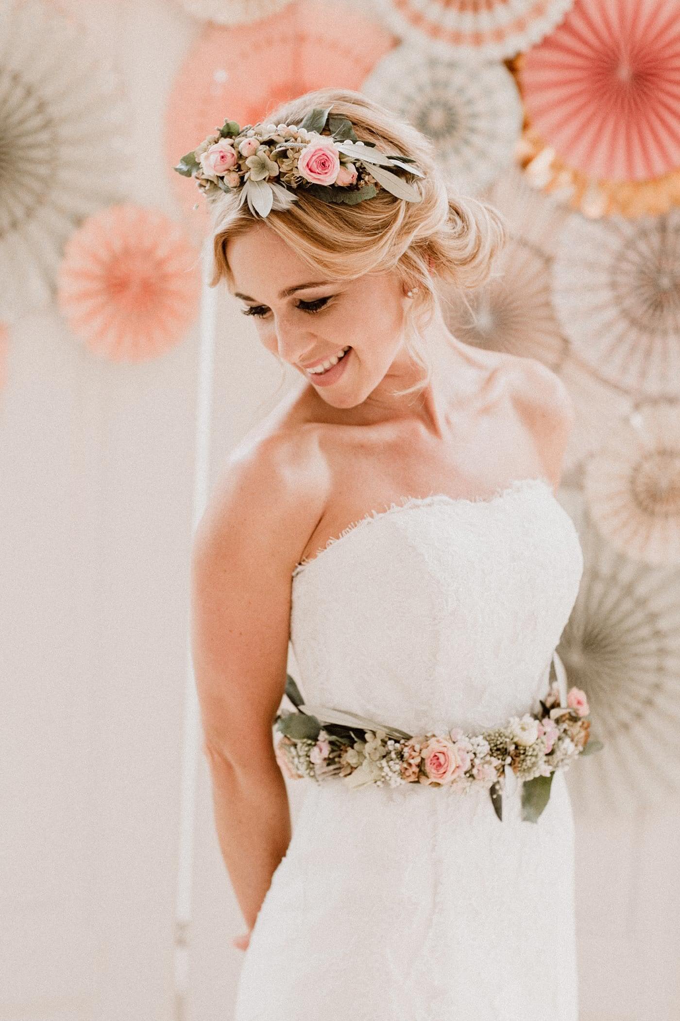 Blumen im Haar Hochzeit