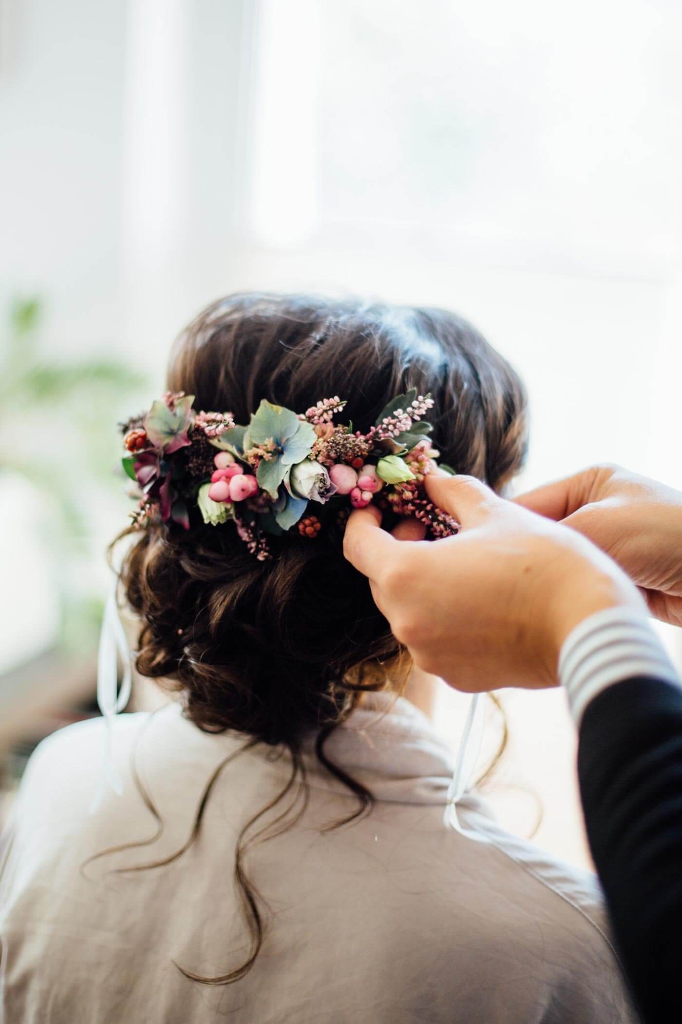 Blumenschmuck in den Haaren