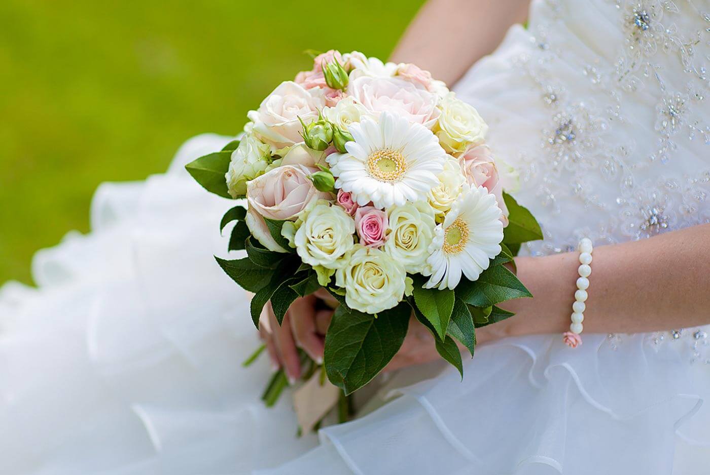 Brautstrauß mit Gerbera und Rosen