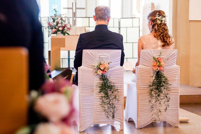 Kirchendeko für die Hochzeit Blumenschmuck & Co. in der Kirche