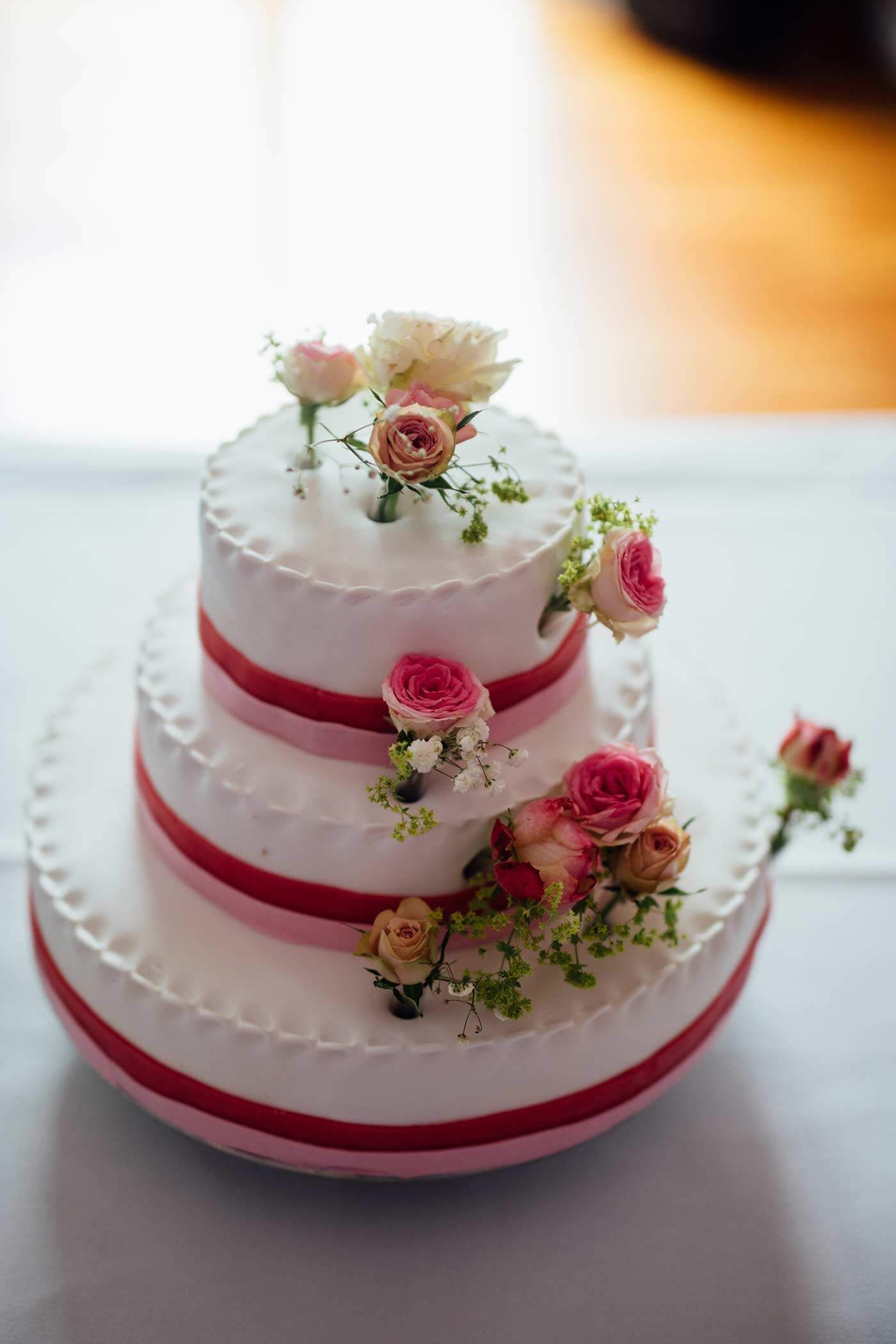 Hochzeitstorte in Pink & Weiß