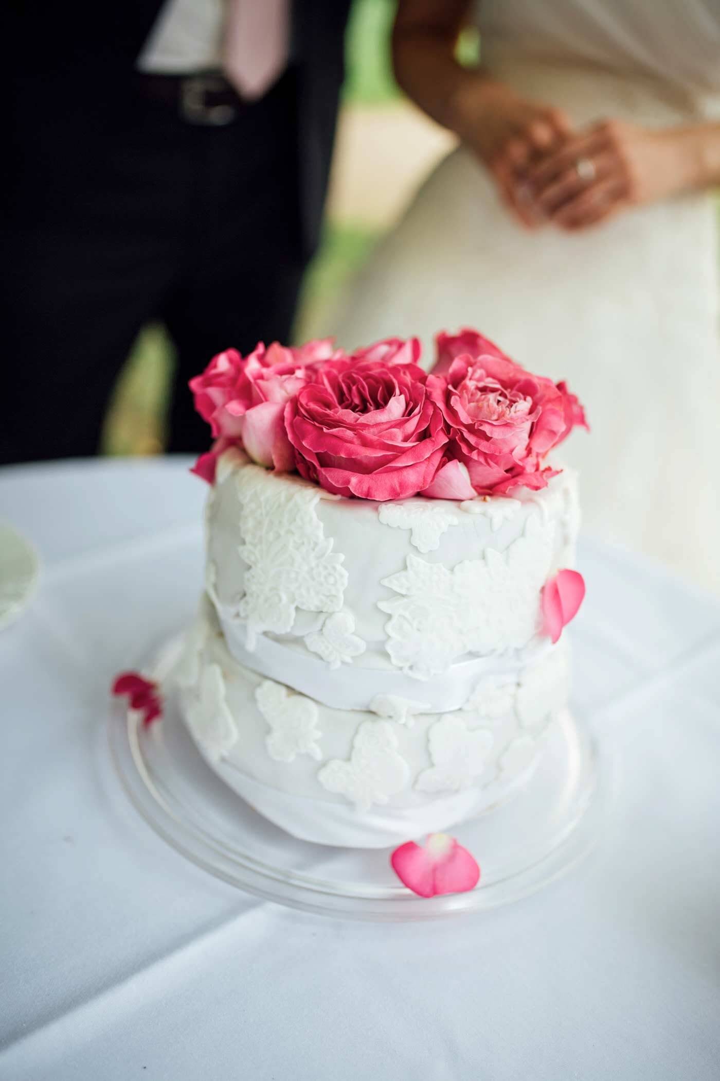 Hochzeitstorte in Weiß & Pink