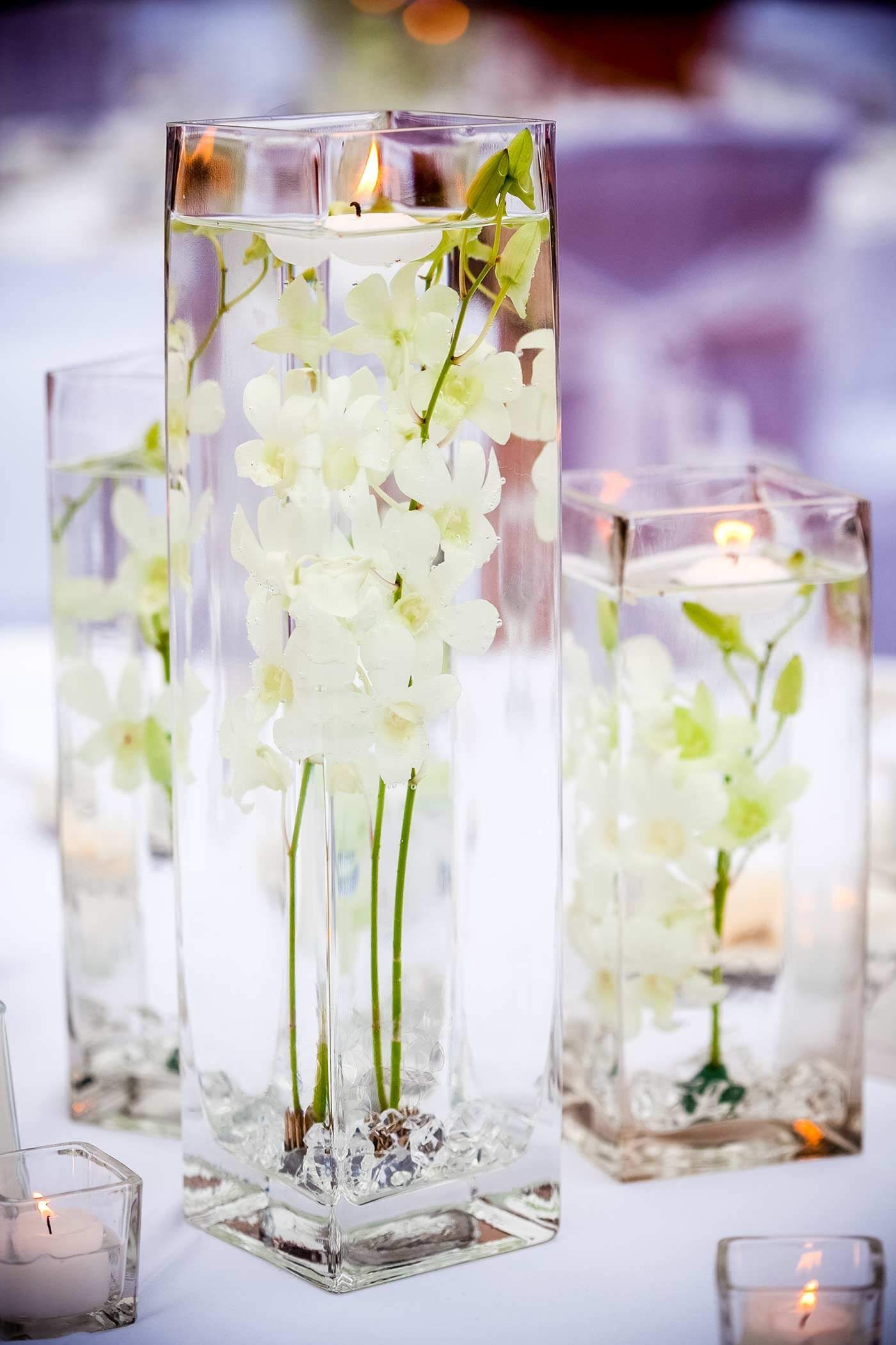 Blumendekoration im Glas