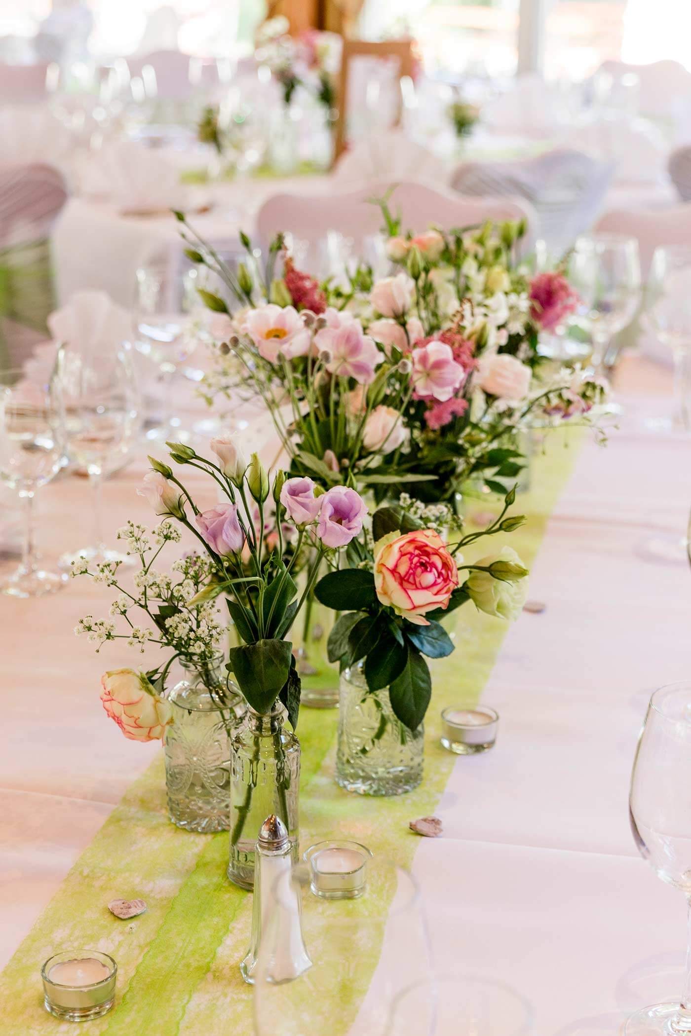 Blumenschmuck Hochzeit Tisch