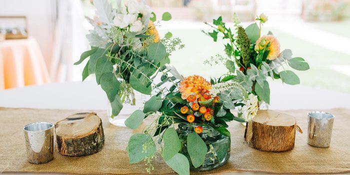 Tischdeko Hochzeit in Apricot mit schönen Akzenten - Tafeldeko