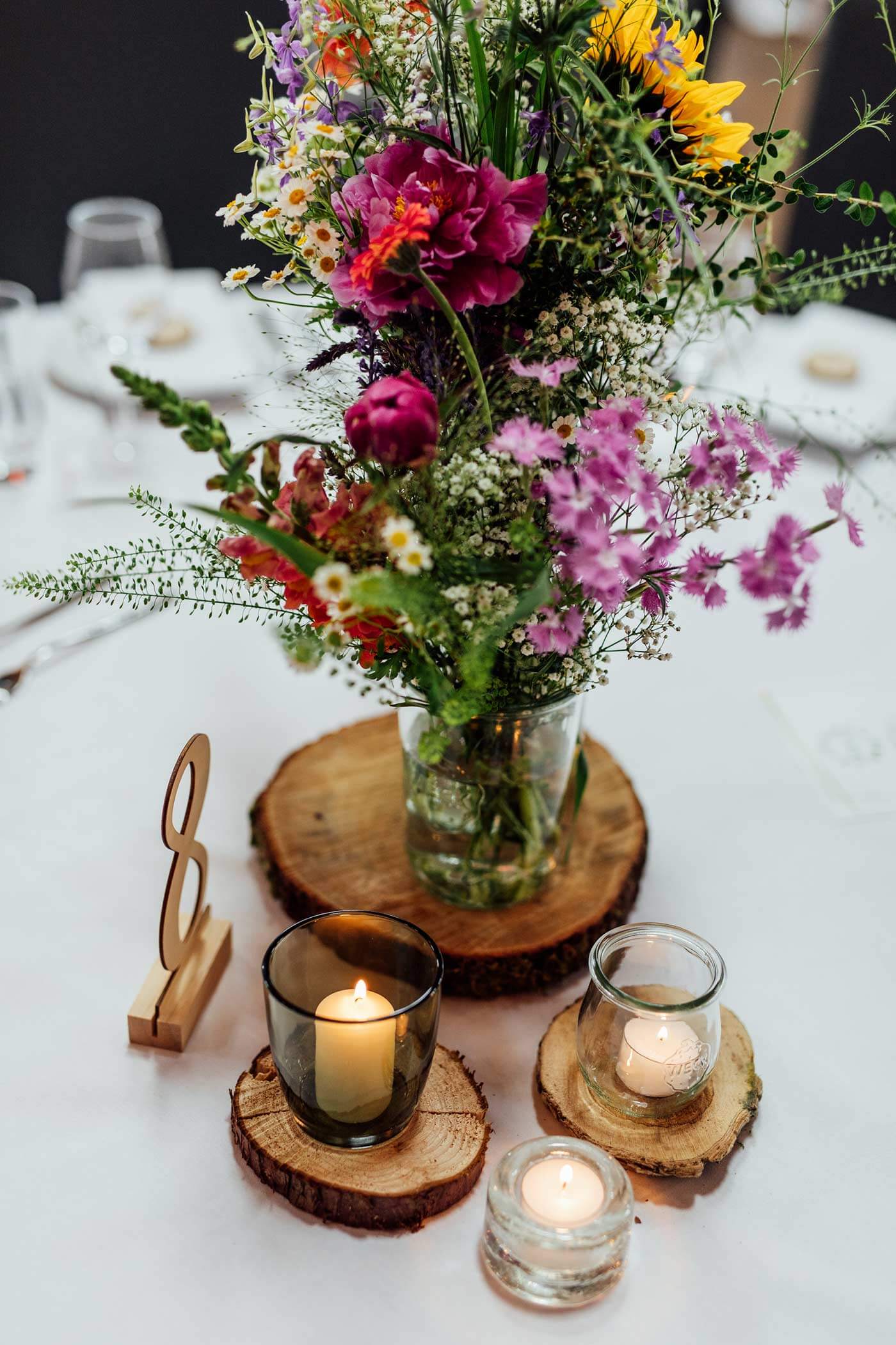 Tischdeko Hochzeit Holzscheiben