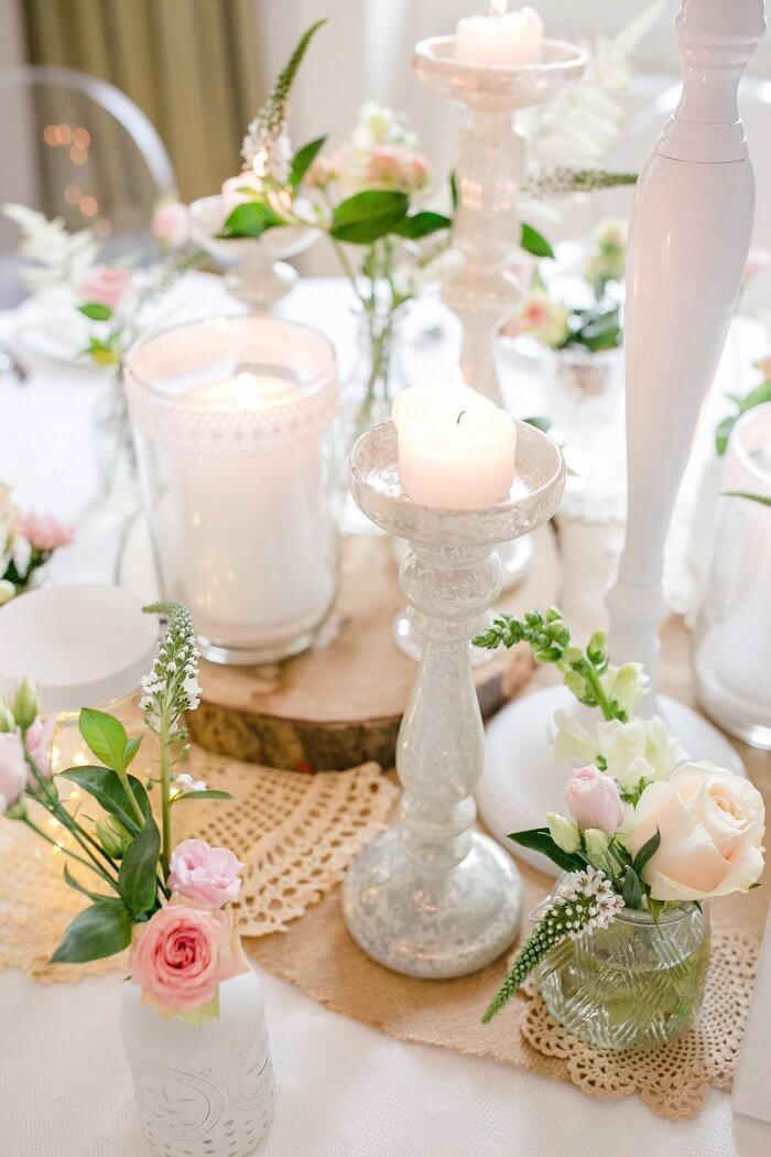 Tischdekoration mit Kerzen