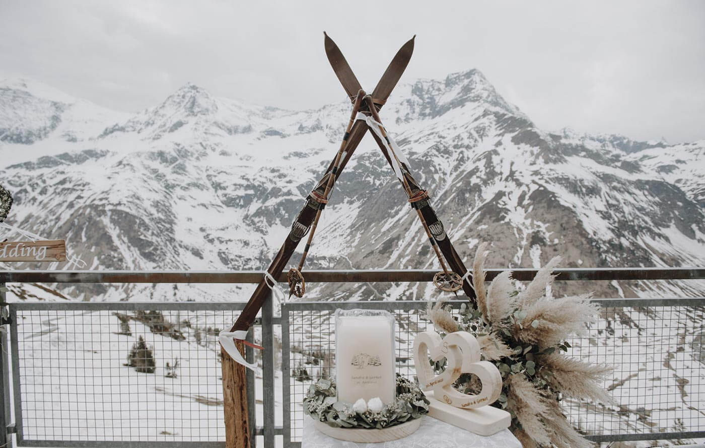 Alpenhochzeit Traubogen