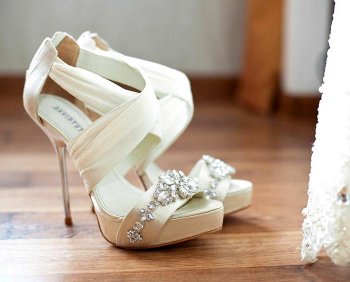 Brautkleid kurz: Schuhe