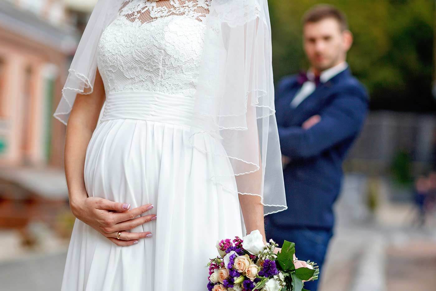 Brautkleider für Schwangere richtig aussuchen  Wichtige Infos & Tipps