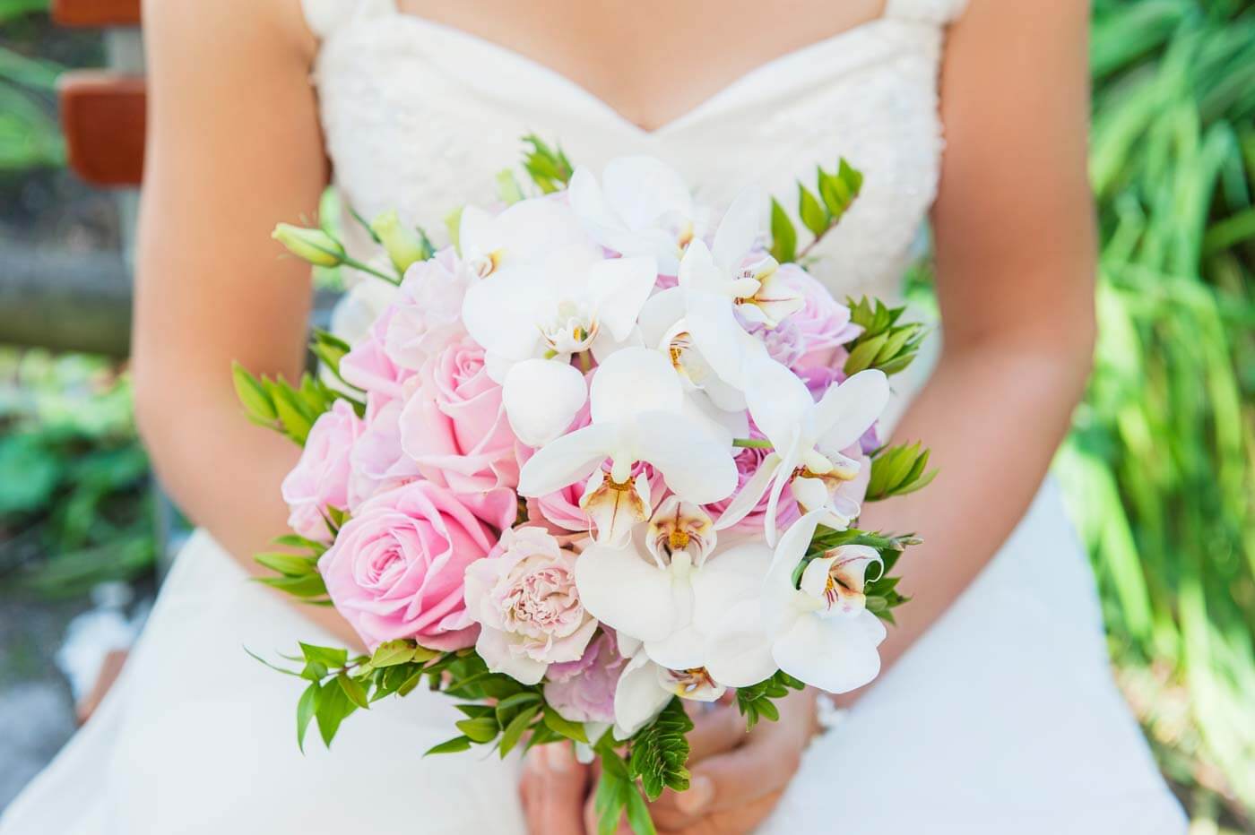 Brautstrauß mit Orchideen und Rosen