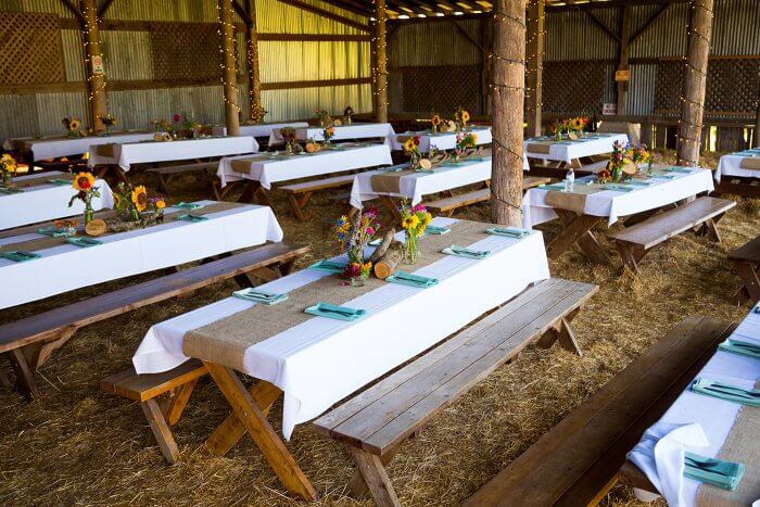 Hochzeit in einer Scheune auf dem Bauernhof