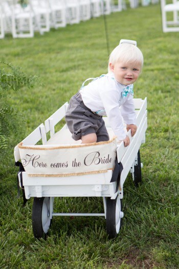 Hochzeitsschild am Bollerwagen