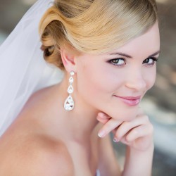 Brautschmuck mit funkelden Ohrringen
