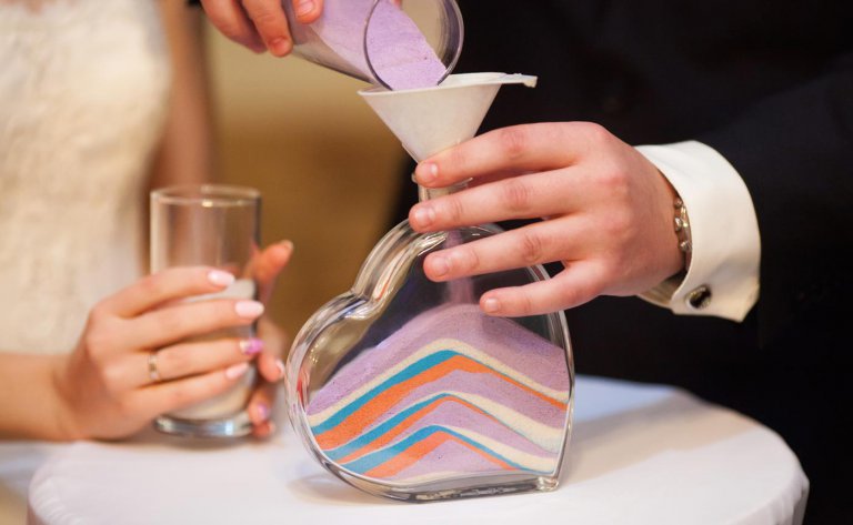 Sandzeremonie So feiert ihr das romantische Hochzeitsritual