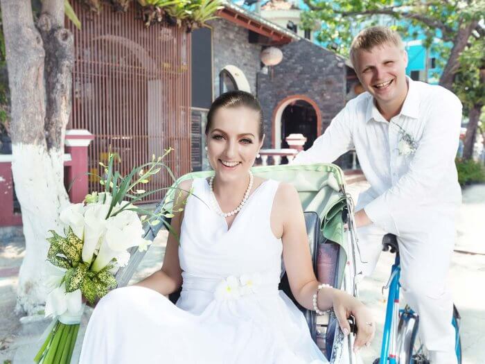 gruene Hochzeit Rikscha als Alternative zum Hochzeitsauto