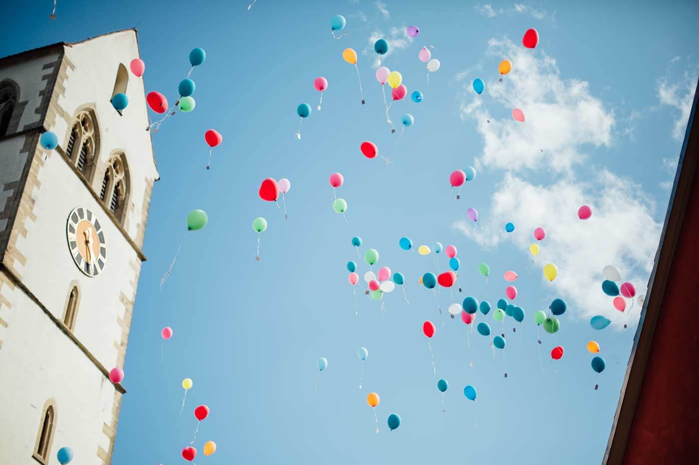 Luftballons steigen lassen Hochzeit