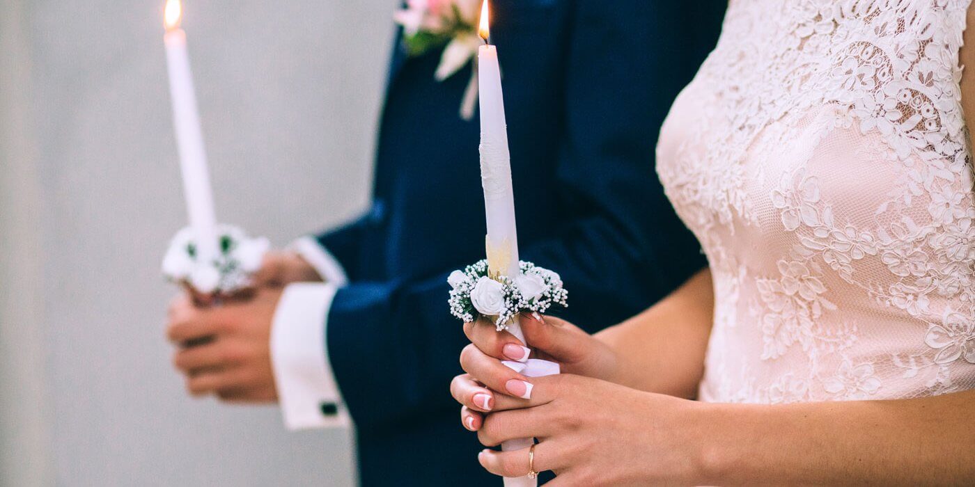 свадебные приметы. невеста. с бракосочетанием голуби. свадебные приметы после свадьбы. одевать чужое свадебное платье.