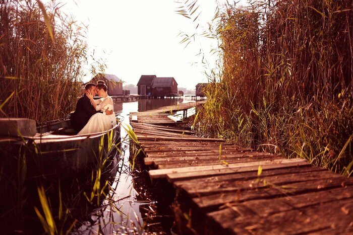 Trash the Dress am See im Boot